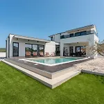 Villa La-vi