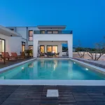Villa La-vi *