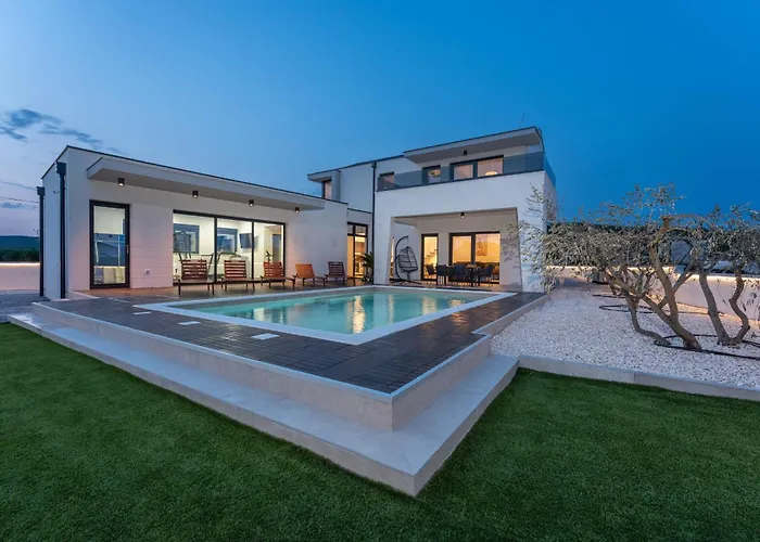 La-vi فيلة توراني