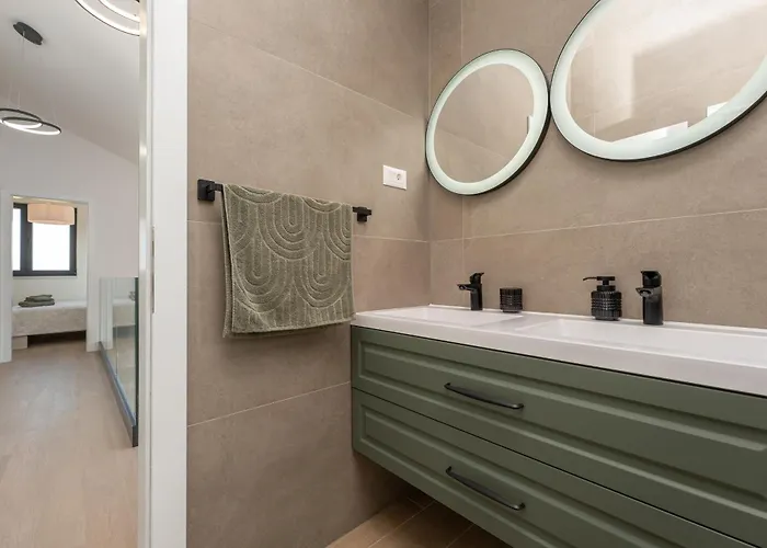 La-vi * توراني